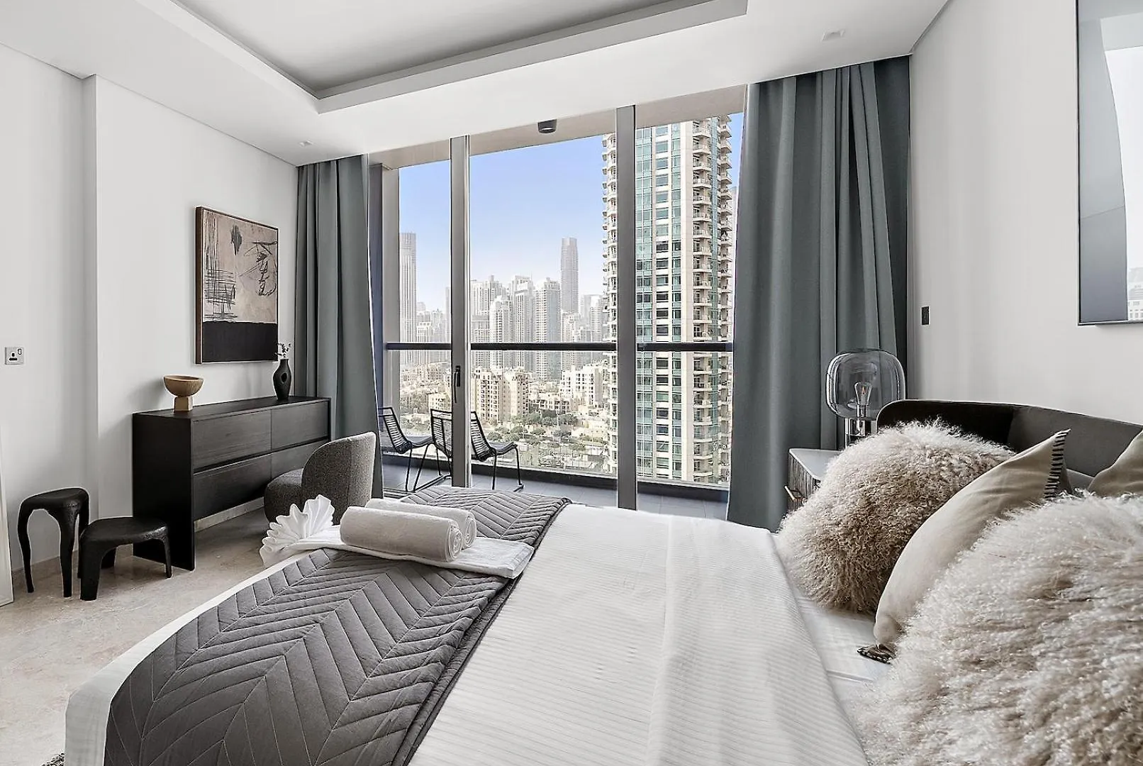 Luxury Living In Sterling West Daire Dubai